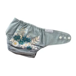 Matani - Drimi Wollüberhose Wiese Detail